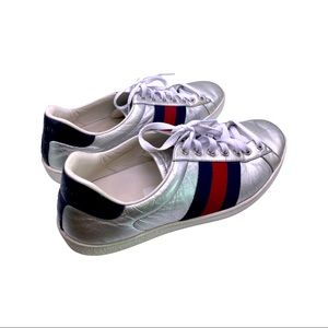 Men Gucci Metallic silver sneaker size 7